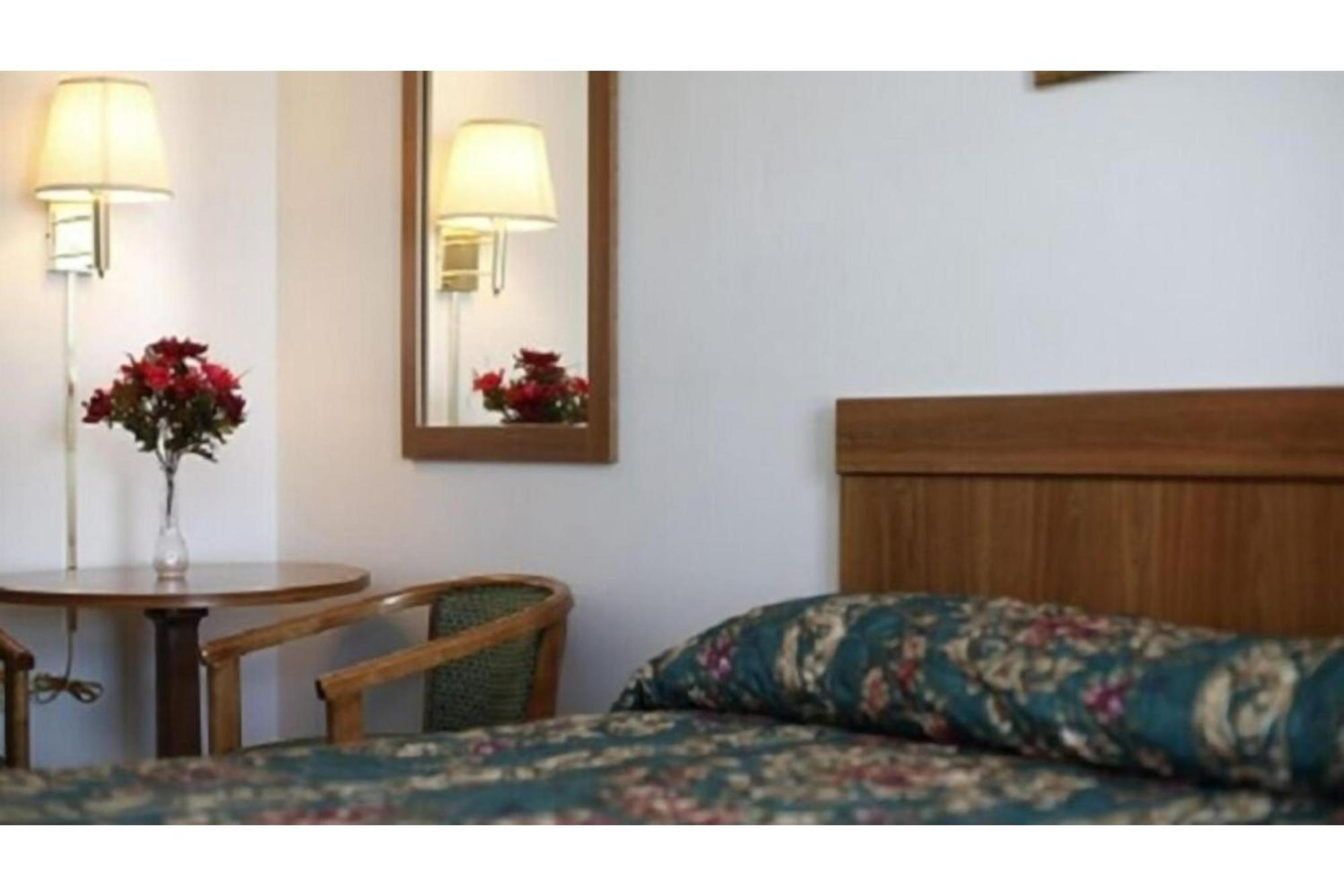 Oyo Travelier Motel Macon Ngoại thất bức ảnh